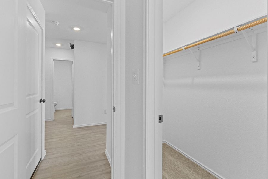 Spacious, unfurnished interior of a new home in Schriber Ranch, Mustang Ridge (Image 38).