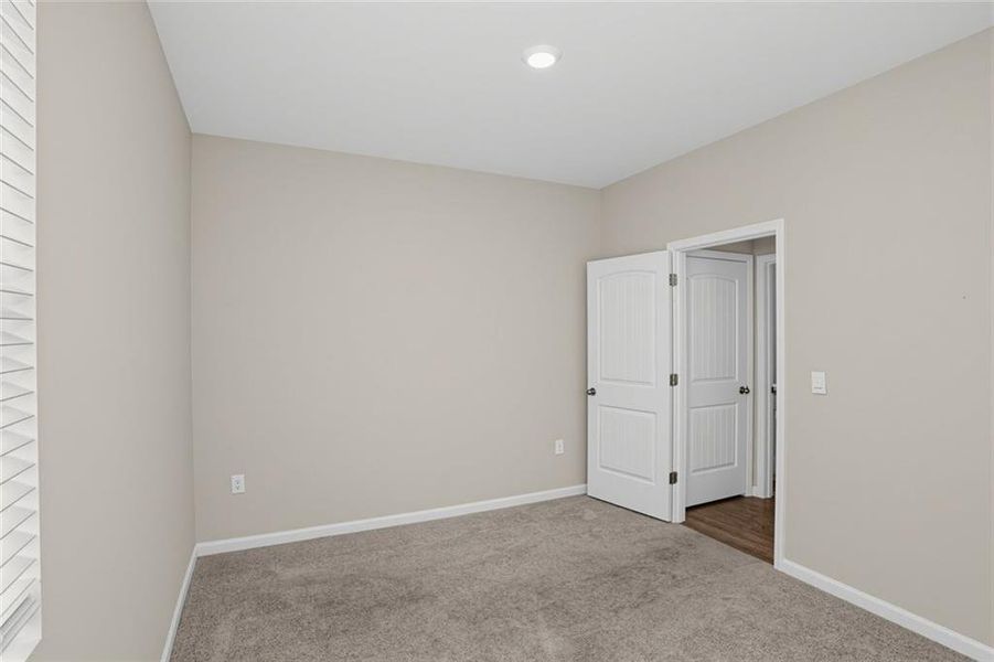 Spacious, unfurnished interior of a new home in Etowah Preserve, Dawsonville (Image 27).