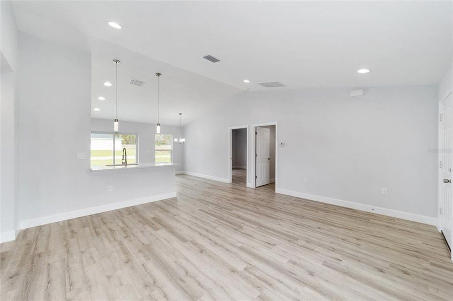 Spacious, unfurnished interior of a new home in , Ocala (Image 22).