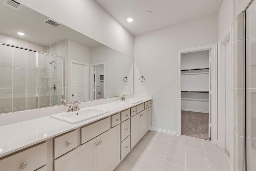 Furnished interior view inside a new home in , Frisco (Image 9).