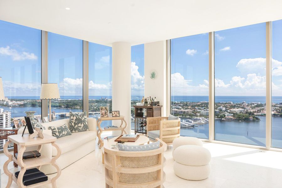 Condo located in West Palm Beach, FL showcasing its design and architecture (Image 4).