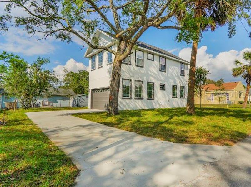 Exterior details and patio area of a home in , Oakland (Image 27).