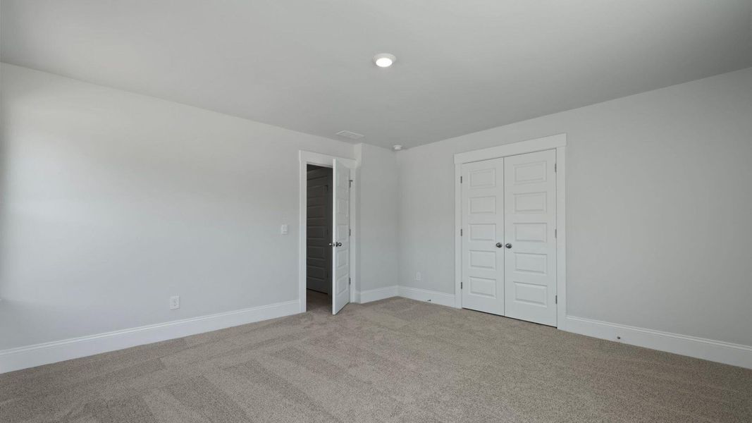 Spacious, unfurnished interior of a new home in Sheep Island, Summerville (Image 21).