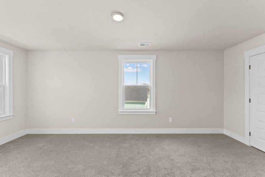 Spacious, unfurnished interior of a new home in Founder's Park, Summerville (Image 15).