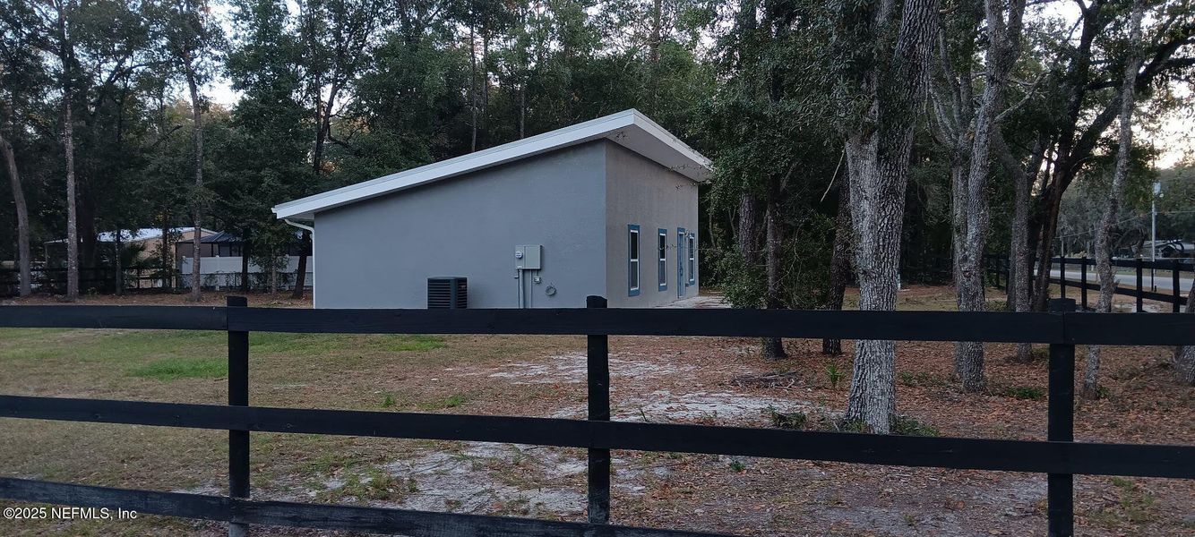 Exterior details and patio area of a home in , Interlachen (Image 22).