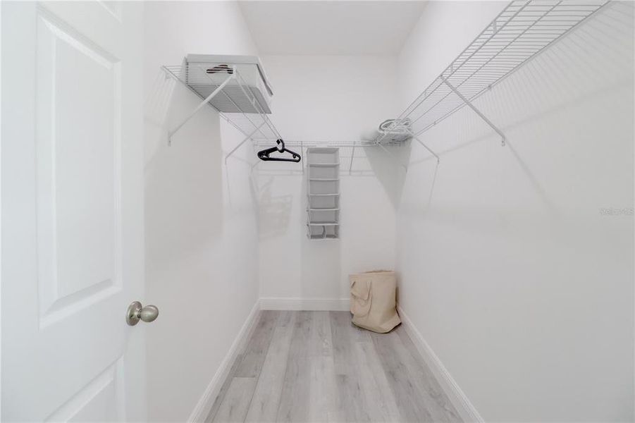 Spacious, unfurnished interior of a new home in , Ocala (Image 13).