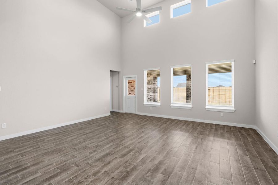 Spacious, unfurnished interior of a new home in Sunterra Lakes, Fulshear (Image 33).