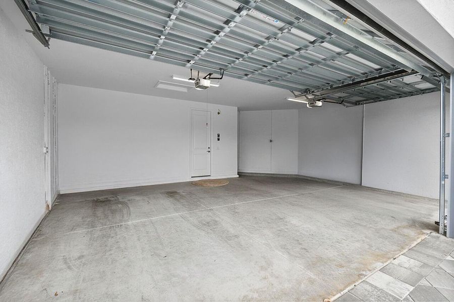 3 CAR GARAGE 3 CAR GARAGE