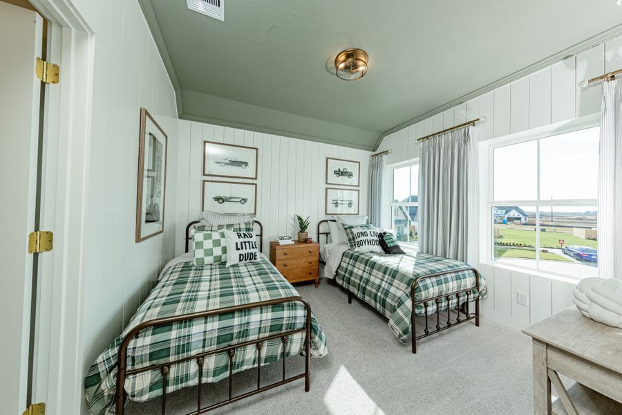 Representative furnished interior of a home built from the Vanderbilt by Beazer Homes in COLTON, Todd Mission (Image 13).