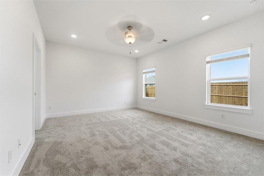 Spacious, unfurnished interior of a new home in Saddlebrook Estates, Waxahachie (Image 20).