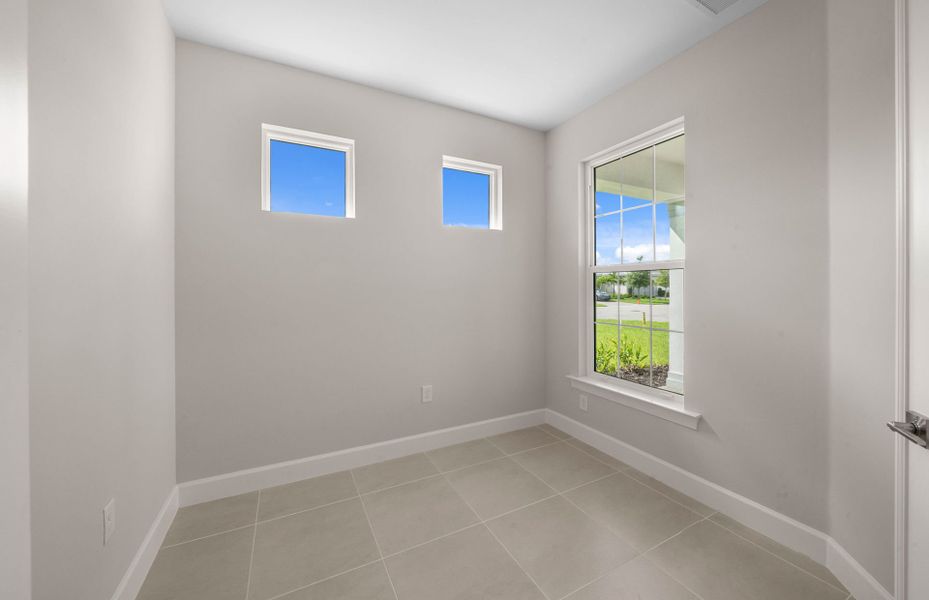 Spacious, unfurnished interior of a new home in Del Webb Oak Creek, North Fort Myers (Image 20). Spacious, unfurnished interior of a new home in Del Webb Oak Creek, North Fort Myers (Image 20).
