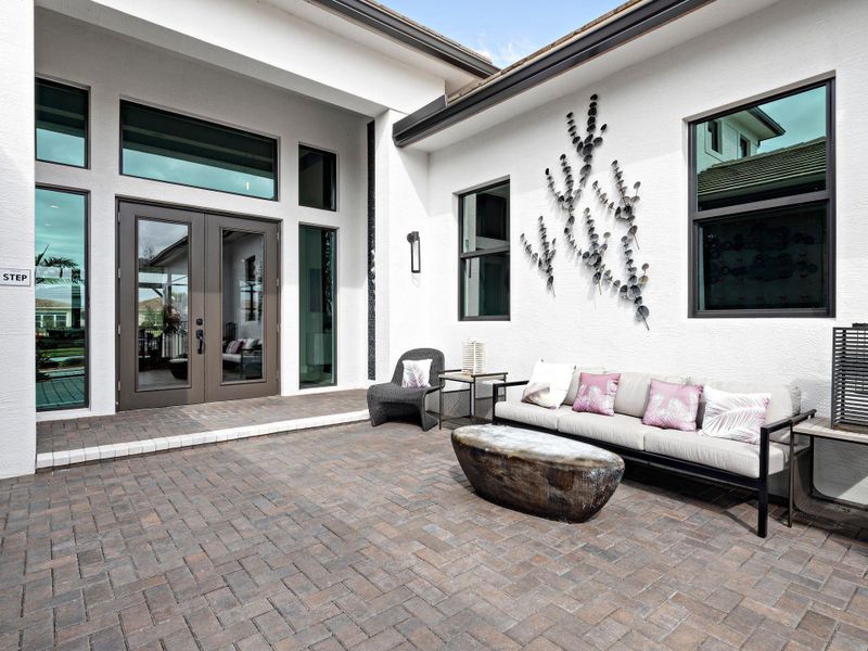 Exterior details and patio area of a home in , Port St. Lucie (Image 4).