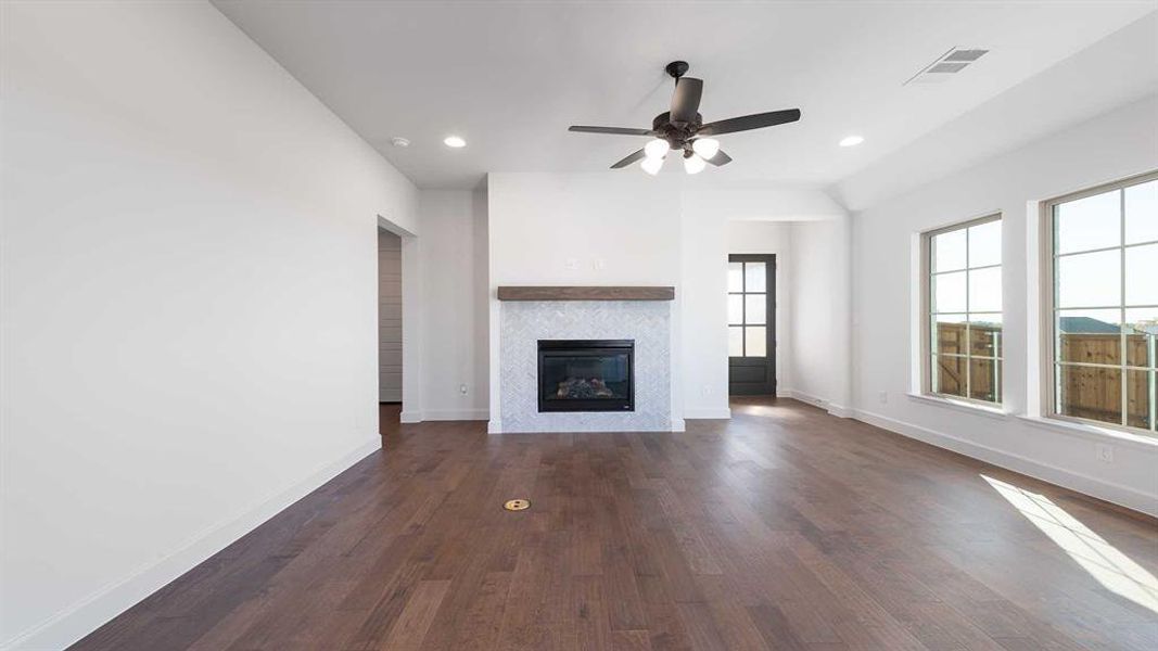 Spacious, unfurnished interior of a new home in The Heights At Uptown Celina 45', Celina (Image 15).