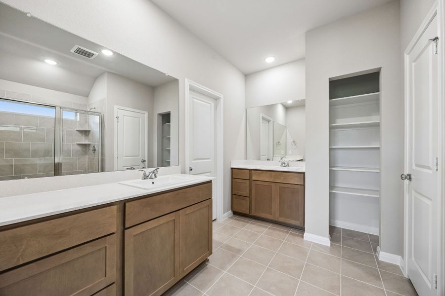 Primary Bathroom in the Sabine home plan by Trophy Signature Homes – REPRESENTATIVE PHOTO Primary Bathroom in the Sabine home plan by Trophy Signature Homes – REPRESENTATIVE PHOTO