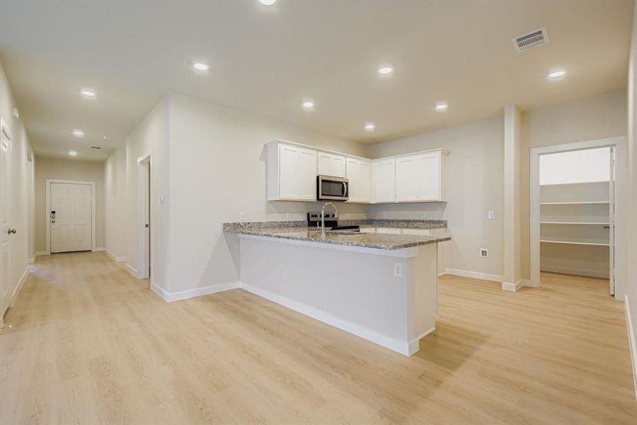 Furnished interior view inside a new home in Middlefield Village, Dallas (Image 7).