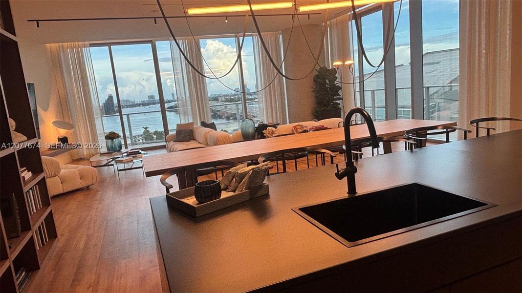 arty Room – Catering Kitchen & Water Views arty Room – Catering Kitchen & Water Views