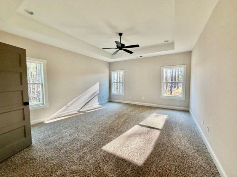 Spacious, unfurnished interior of a new home in Dove Creek, LaGrange (Image 32).