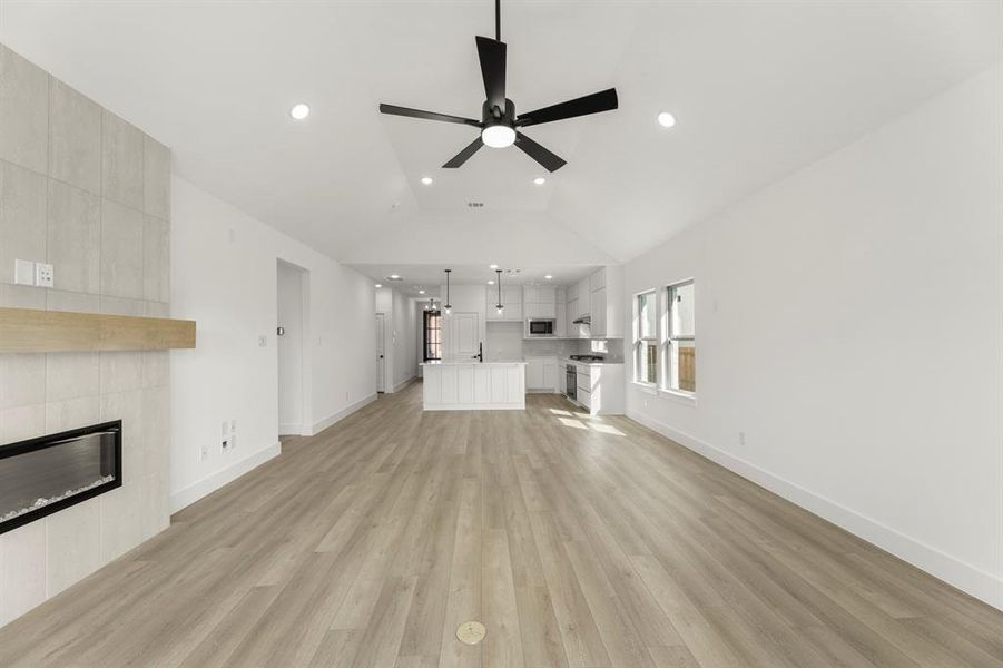 15. 2413 Belmont - Family (3) 15. 2413 Belmont - Family (3)