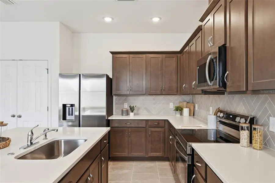 Furnished interior view inside a new home in Marion Ridge, Haines City (Image 8).