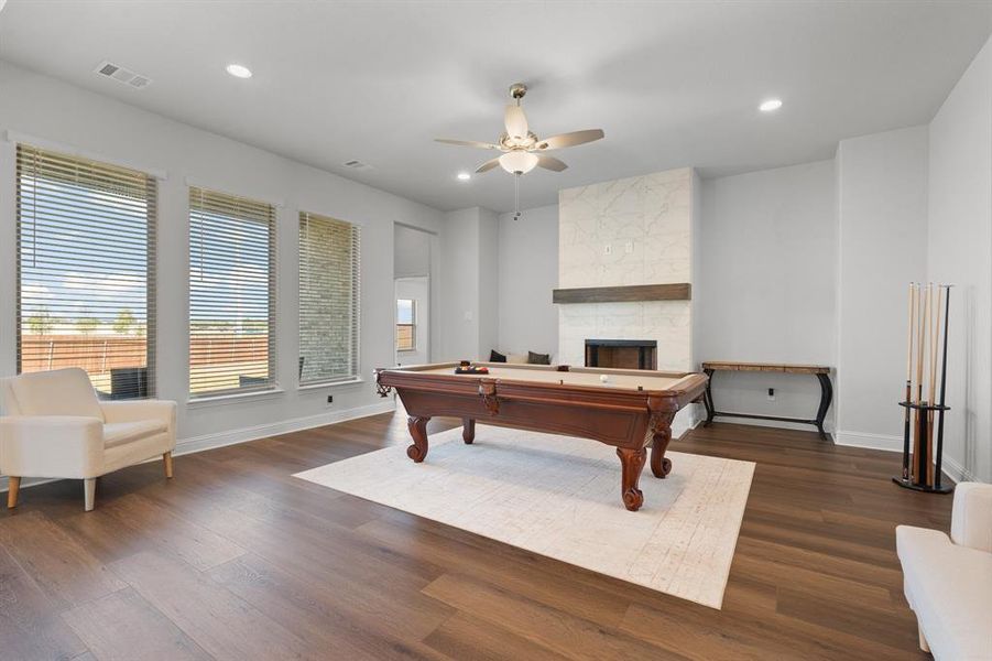 Furnished interior view inside a new home in , Waxahachie (Image 12).
