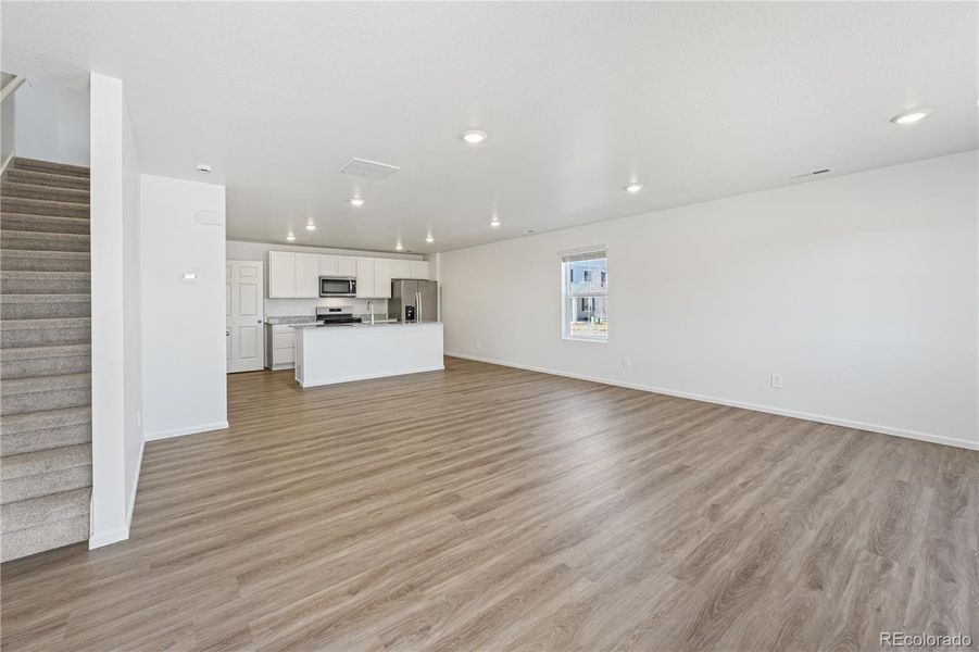 Spacious, unfurnished interior of a new home in , Aurora (Image 12).