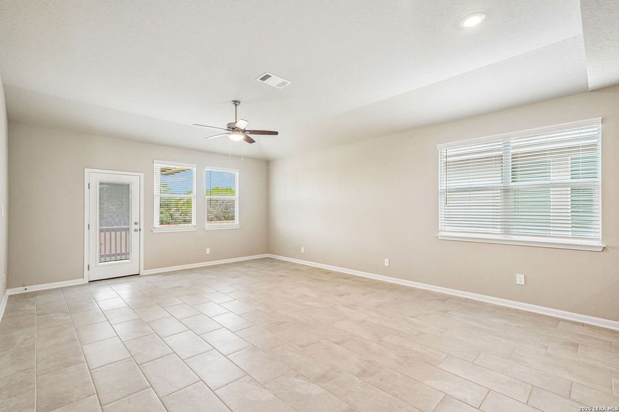 Spacious, unfurnished interior of a new home in Thomas Pond, San Antonio (Image 34). Spacious, unfurnished interior of a new home in Thomas Pond, San Antonio (Image 34).