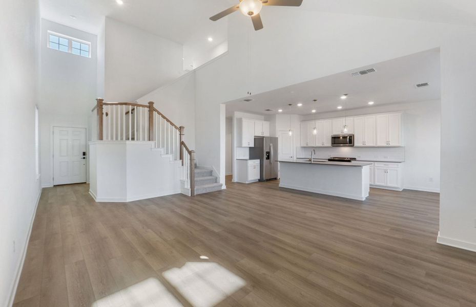 Spacious, unfurnished interior of a new home in Santa Rita Ranch, Liberty Hill (Image 30).