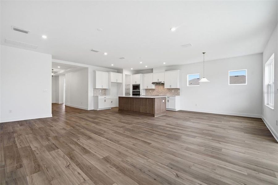 Spacious, unfurnished interior of a new home in North River Ranch, Parrish (Image 12).