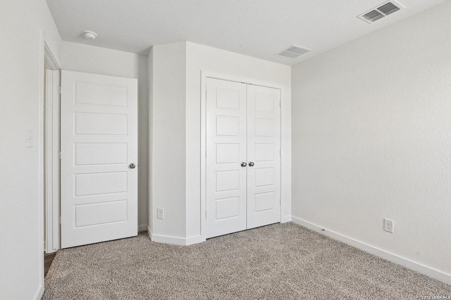 Spacious, unfurnished interior of a new home in Arroyo Ranch, Seguin (Image 19).