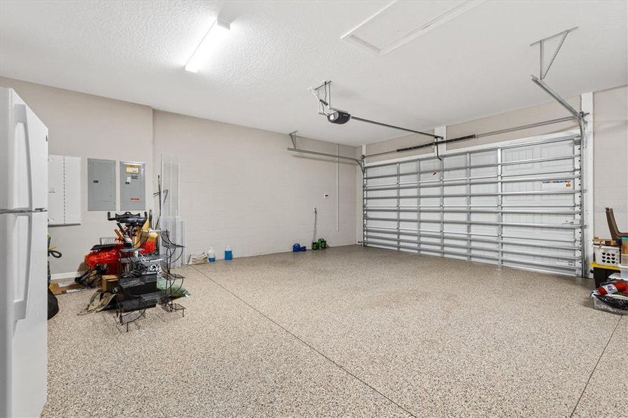 Spacious, unfurnished interior of a new home in , The Villages (Image 23).