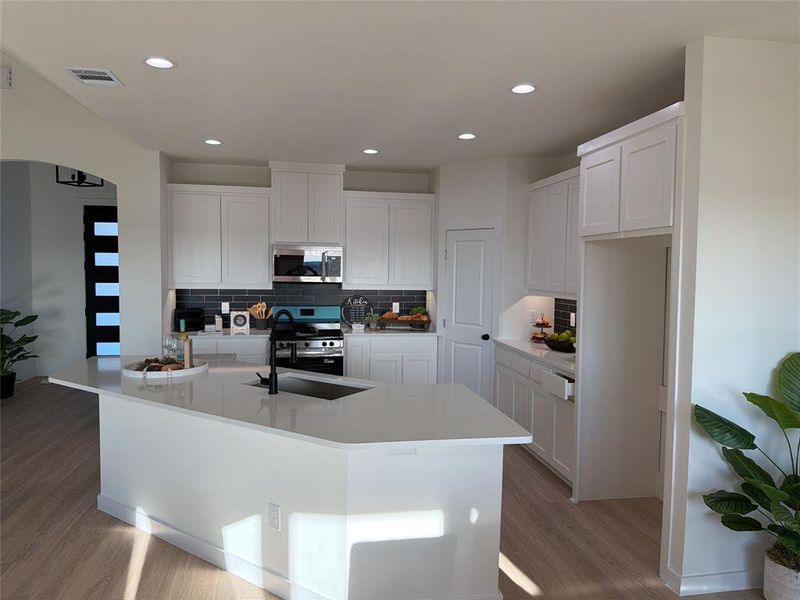 Furnished interior view inside a new home in , Waxahachie (Image 15).