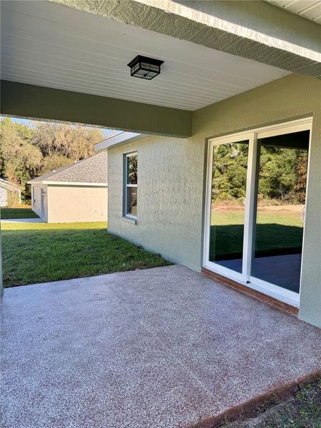 Exterior details and patio area of a home in , Dunnellon (Image 4).