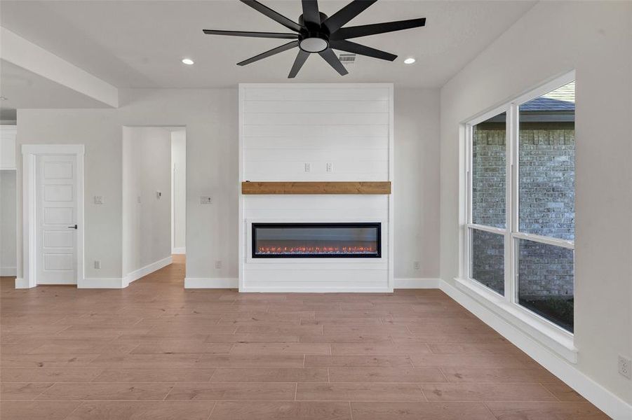 Spacious, unfurnished interior of a new home in , Granbury (Image 19).