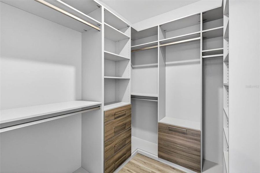 Spacious, unfurnished interior of a new home in , Tampa (Image 26).