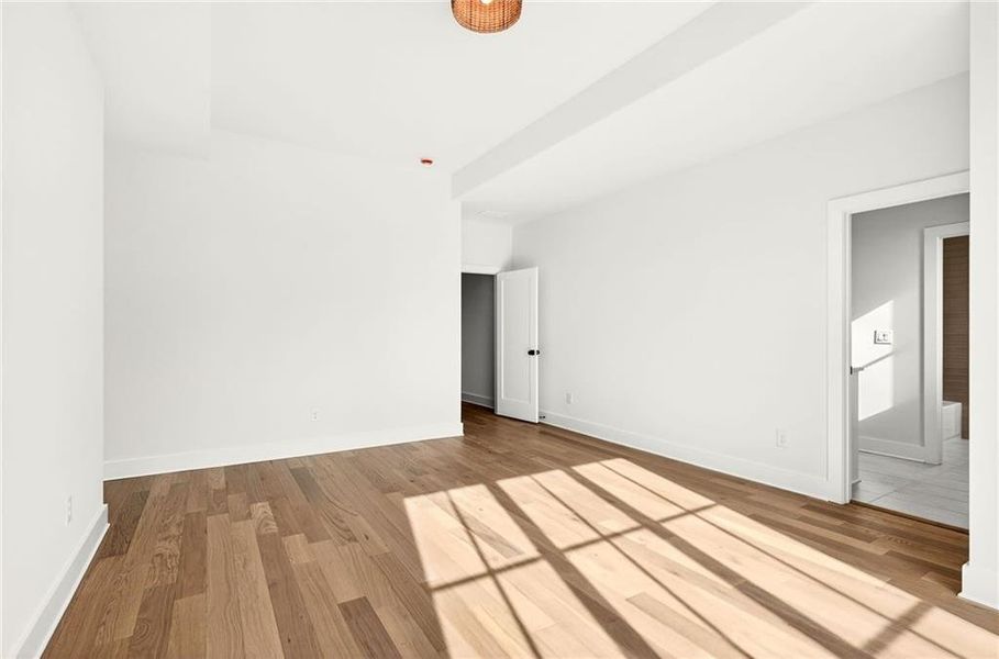 Spacious, unfurnished interior of a new home in , Brookhaven (Image 25).