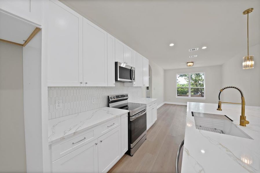 Furnished interior view inside a new home in , Joshua (Image 11).