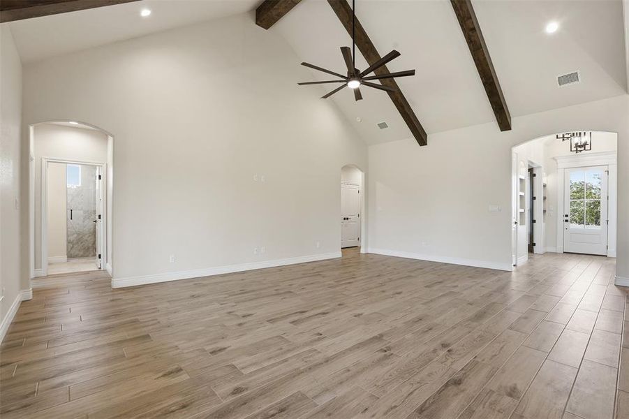 Spacious, unfurnished interior of a new home in , Granbury (Image 20).