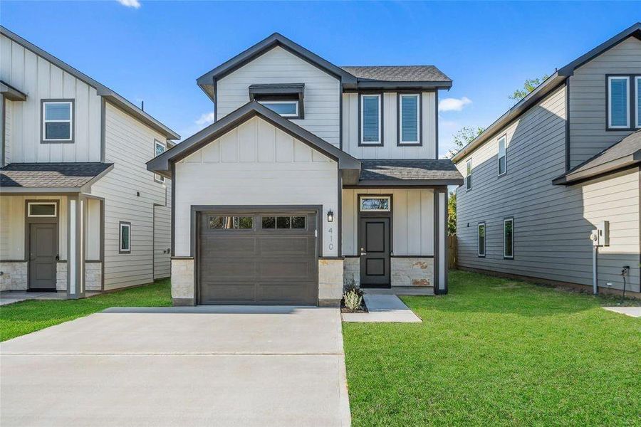 Front exterior of a new home in , Willis, TX, highlighting curb appeal (Image 1). Front exterior of a new home in , Willis, TX, highlighting curb appeal (Image 1).