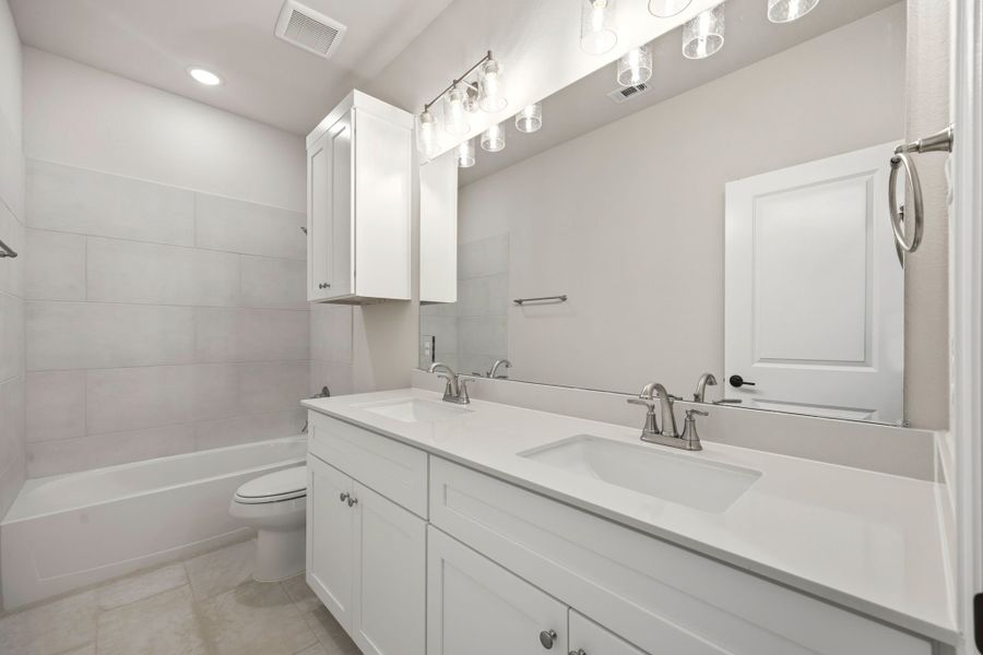 Representative furnished interior of a home built from the Peyton III by Cambridge Homes in Lake Park, Rowlett (Image 10).