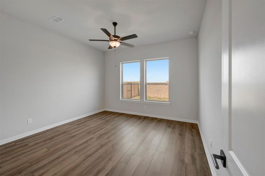 Spacious, unfurnished interior of a new home in Beacon Point at Lago Mar 50’ Homesites, Texas City (Image 29).