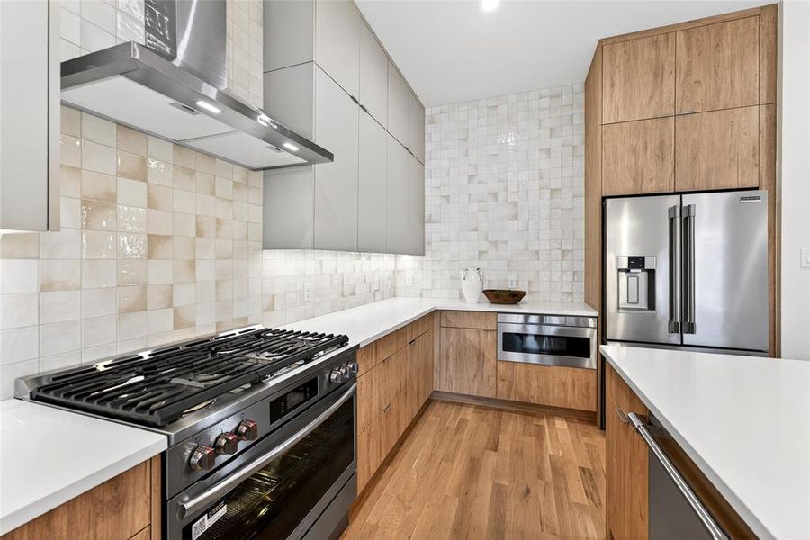 Furnished interior view inside a new home in , Dallas (Image 15).