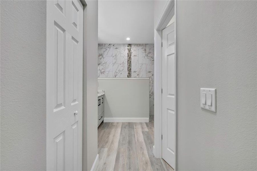 Spacious, unfurnished interior of a new home in , Dade City (Image 38).