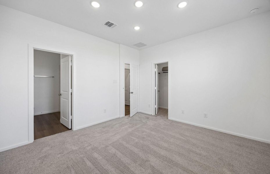 Spacious, unfurnished interior of a new home in Stokesbury, Waller (Image 28).