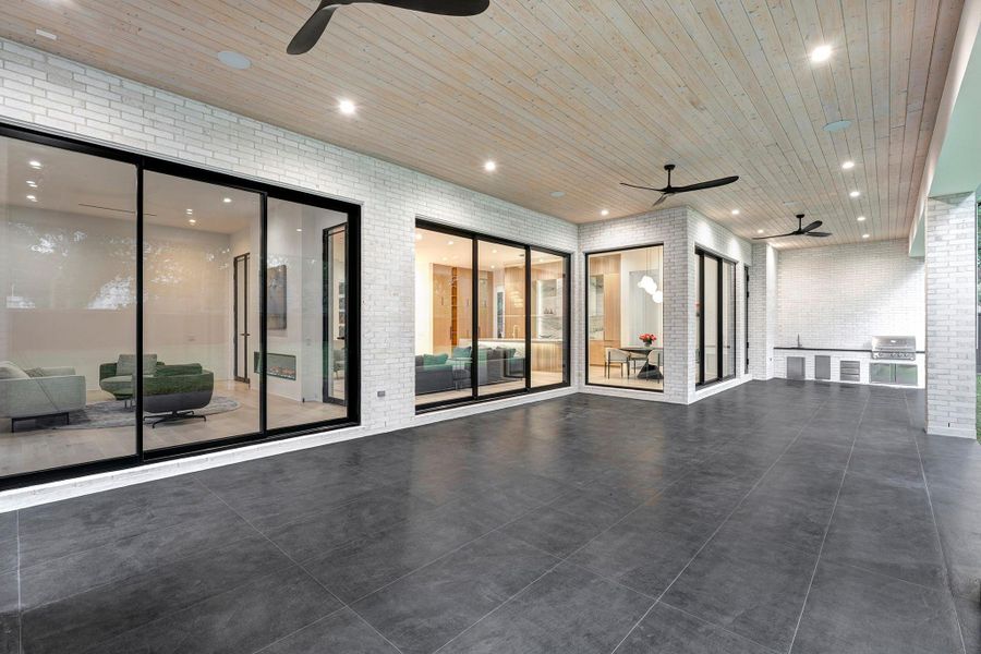 Spacious, unfurnished interior of a new home in , Houston (Image 22).