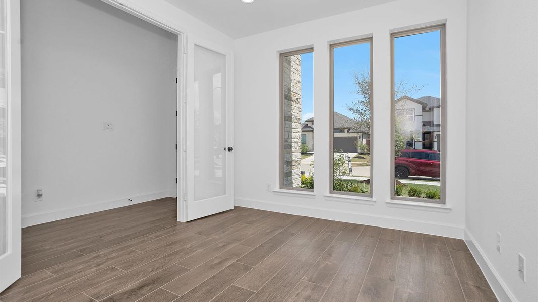 Spacious, unfurnished interior of a new home in Elyson, Katy (Image 9).