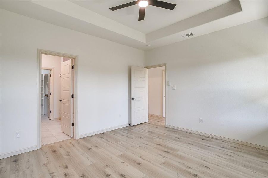 Spacious, unfurnished interior of a new home in , Granbury (Image 20). Spacious, unfurnished interior of a new home in , Granbury (Image 20).