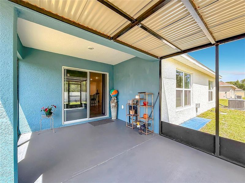 Exterior details and patio area of a home in Huntington Ridge, Ocala (Image 3).