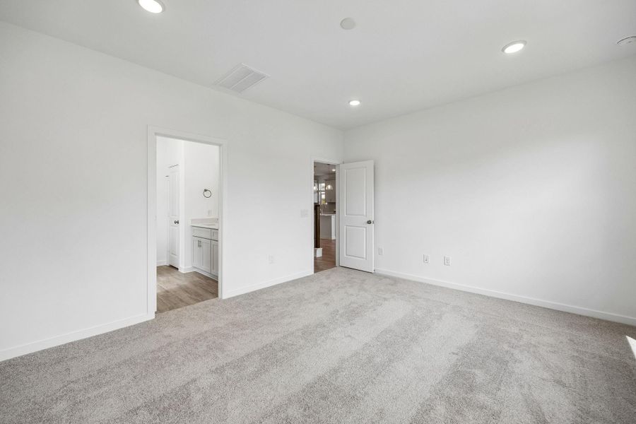 Spacious, unfurnished interior of a new home in Mavera, Conroe (Image 20).