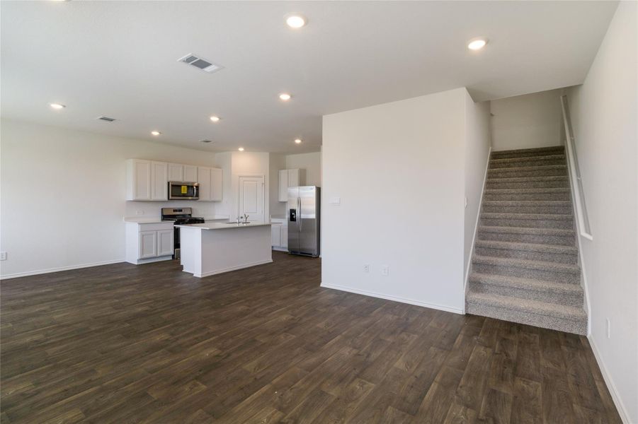 Spacious, unfurnished interior of a new home in Marigold, Uhland (Image 10).