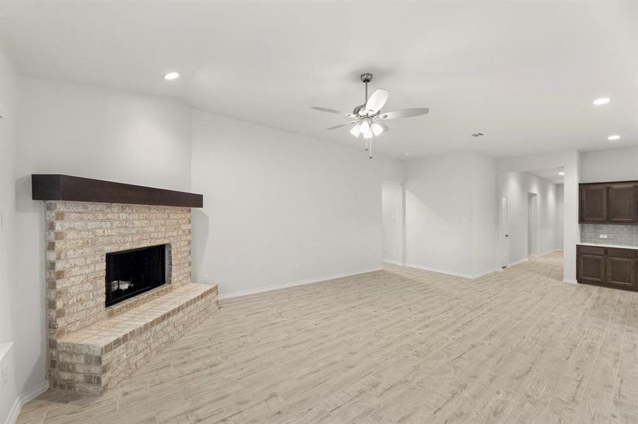 17. 3253 Mercer - Family (3)